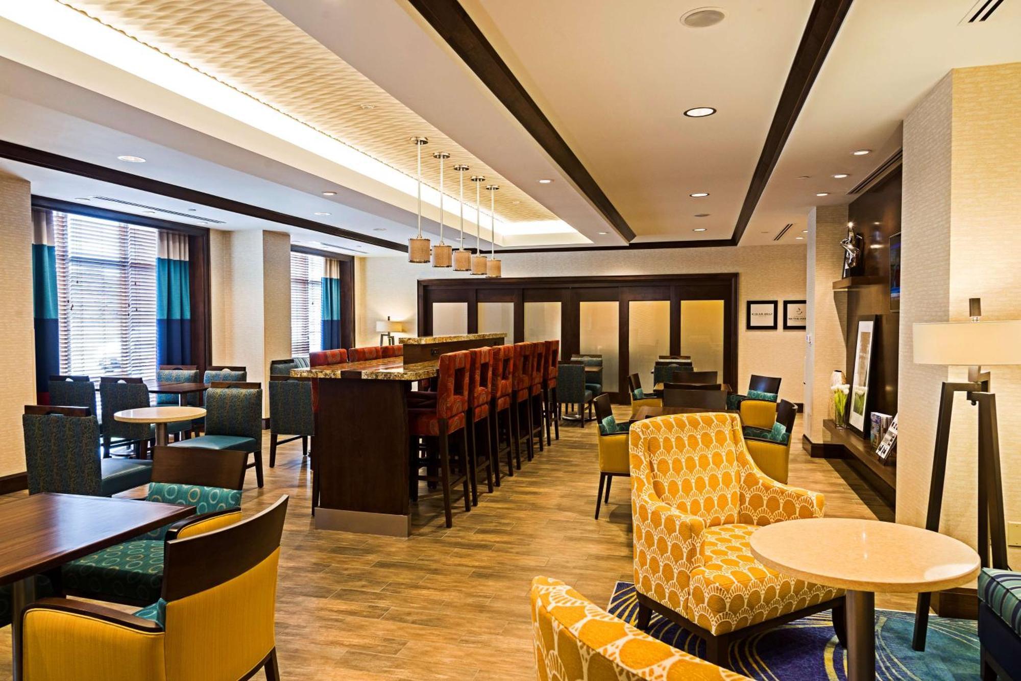 Hampton Inn By Hilton Ottawa Airport Buitenkant foto