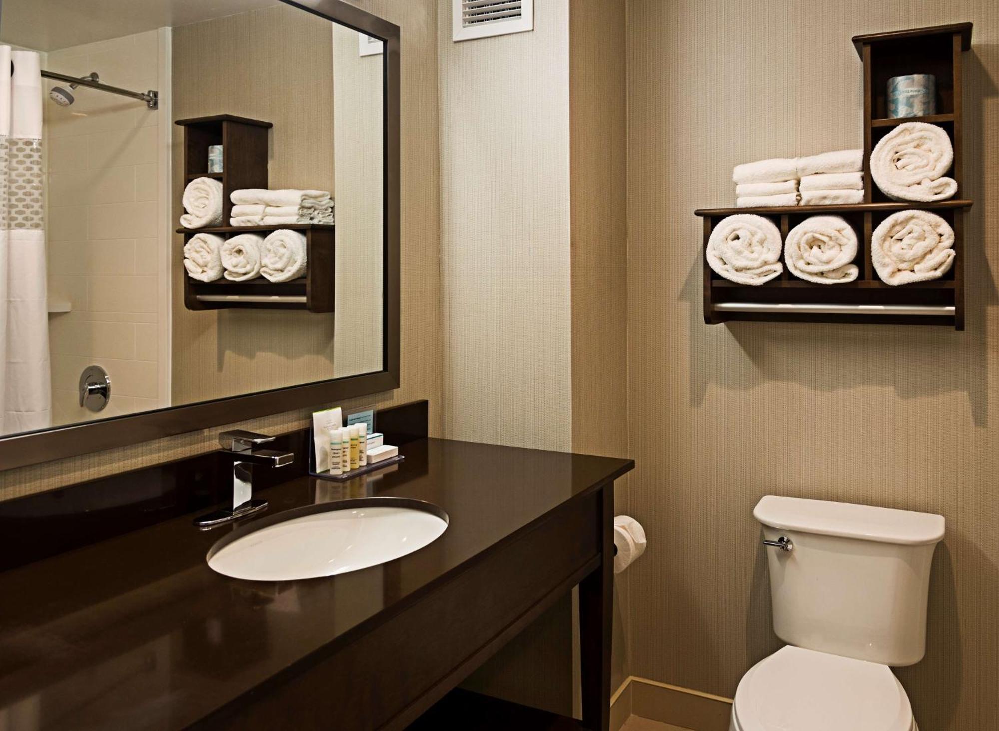 Hampton Inn By Hilton Ottawa Airport Buitenkant foto
