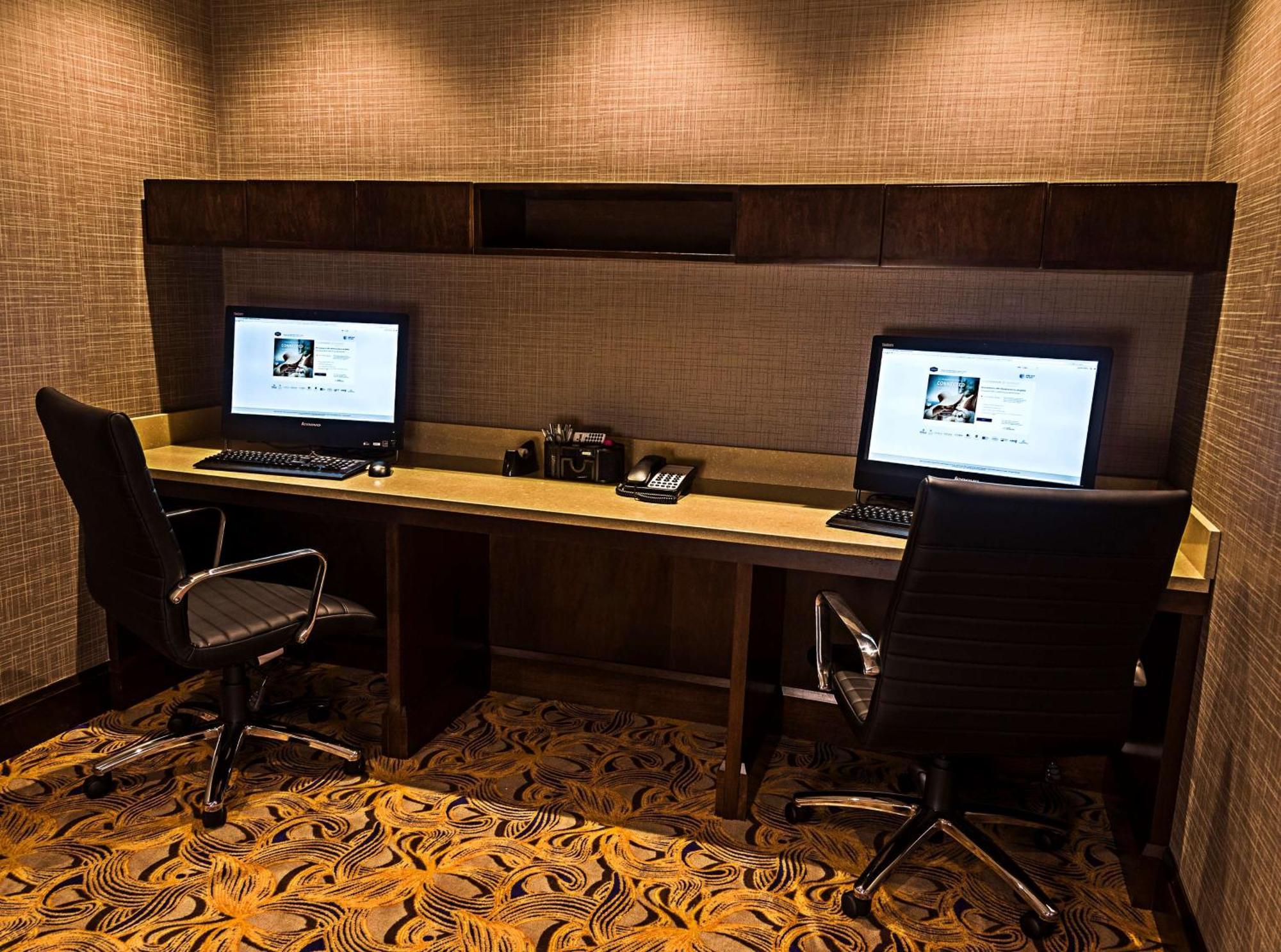 Hampton Inn By Hilton Ottawa Airport Buitenkant foto